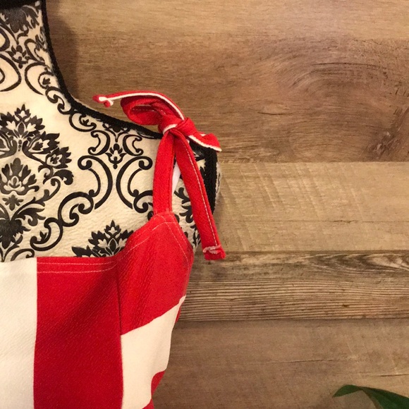 Boohoo Plus Red/Wht Striped Shoulder Tie Dress - Picture 3 of 7